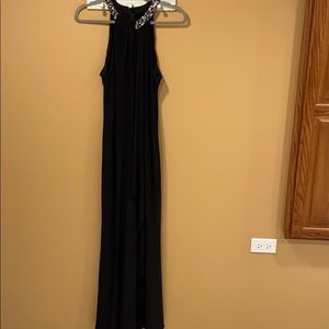 XSCAPE LONG FORMAL GOWN